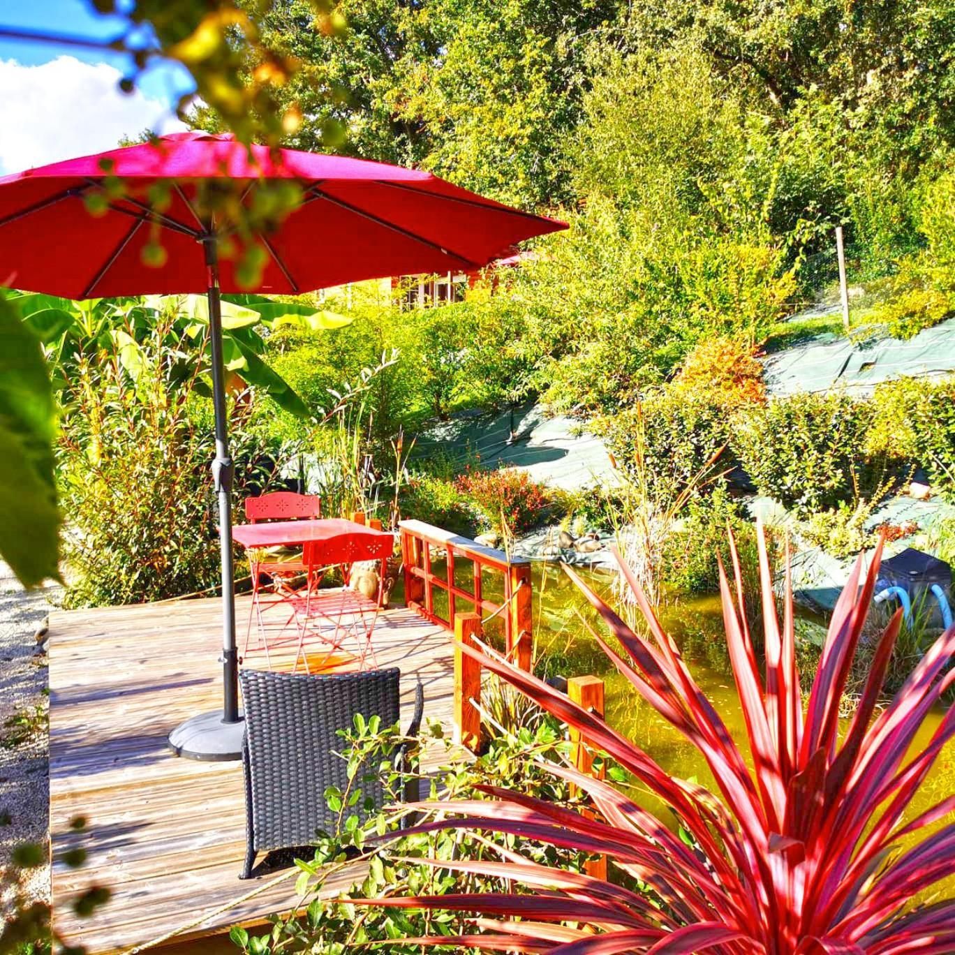La Roulotte De Luxury tent Fichous-Riumayou