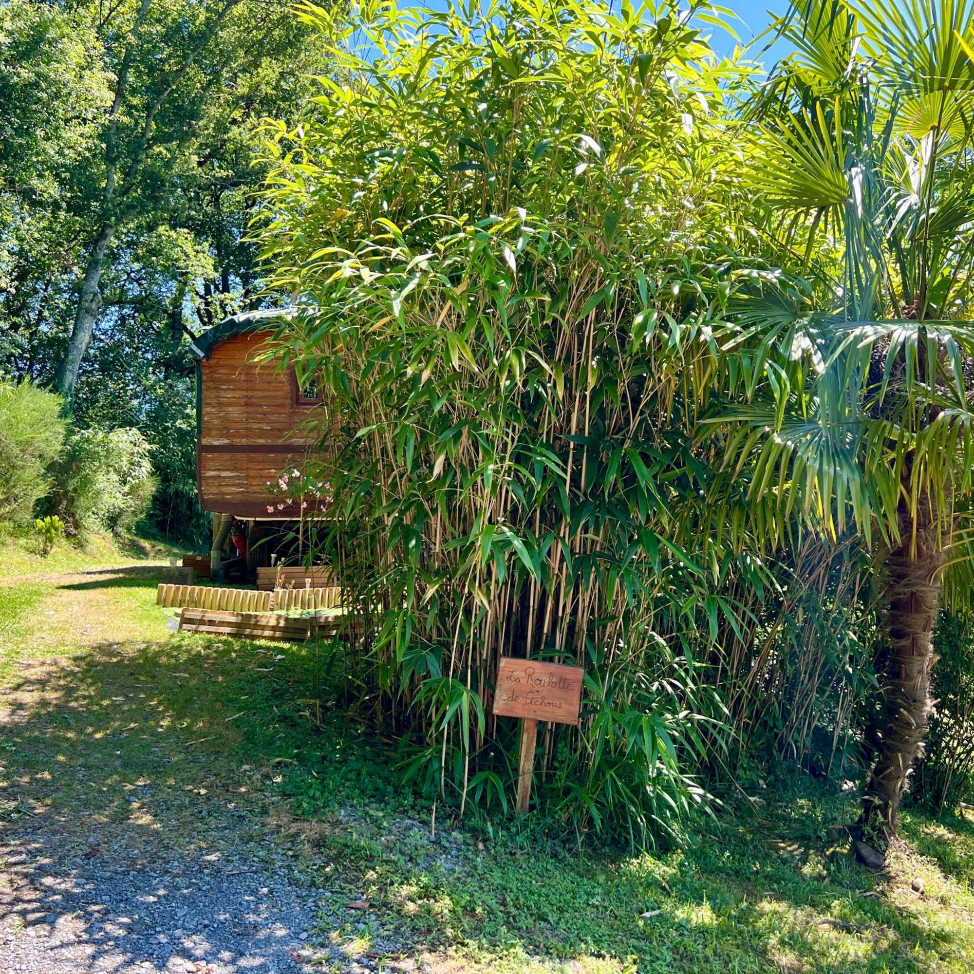 Luxury tent La Roulotte De Fichous-Riumayou